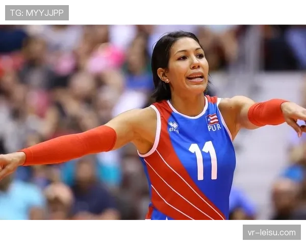 经典赛小组赛现温情一幕,多米尼加球迷与波多黎各球迷赛后交换球帽 经典赛小组赛现温情一幕,多米尼加球迷与波多黎各球迷赛后交换球帽