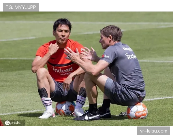 告别时刻：法兰克福为合同即将到期的老将长谷部诚举办致敬仪式